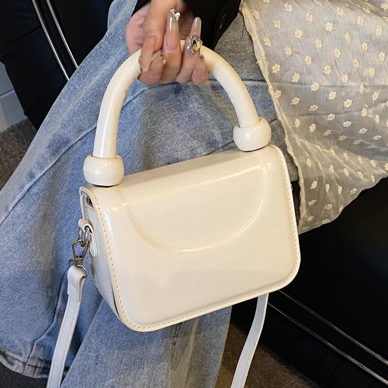 High-end niche bag women's spring and summer 2025 new fashion casual messenger bag Korean version women's portable small square bag