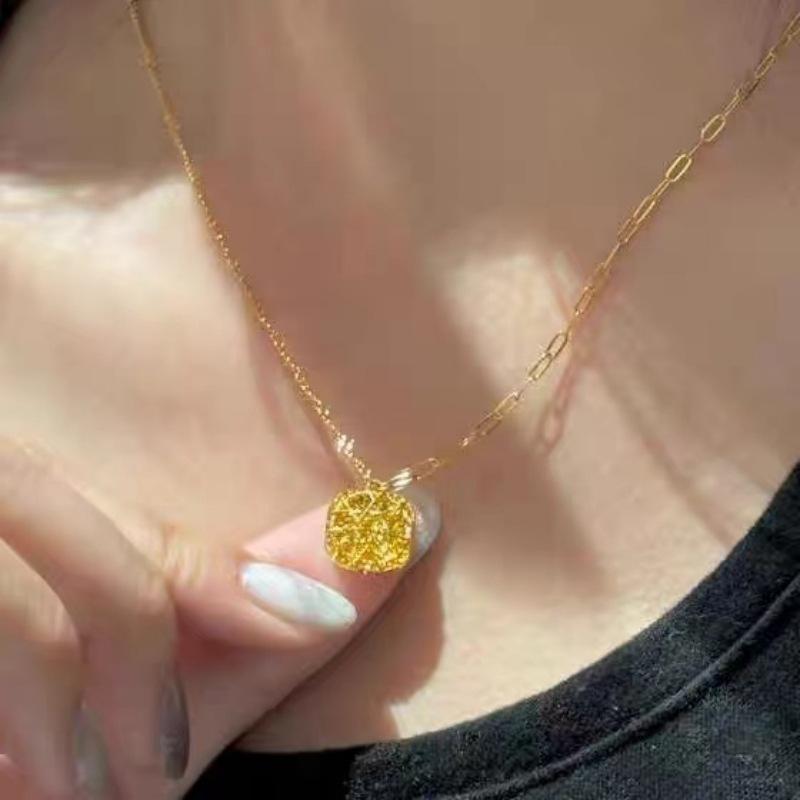 Prawdziwy kwadratowy wisiorek ze złota 18K dla kobiety Luksusowy wisiorek AU750 Naszyjnik Delikatna biżuteria Wysokiej jakości prezent na bankiet