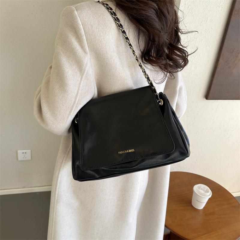 Large Capacity Solid Color New Fashion Retro 2025 Winter Chain Casual Texture Shoulder Crossbody Tote Women's Bag