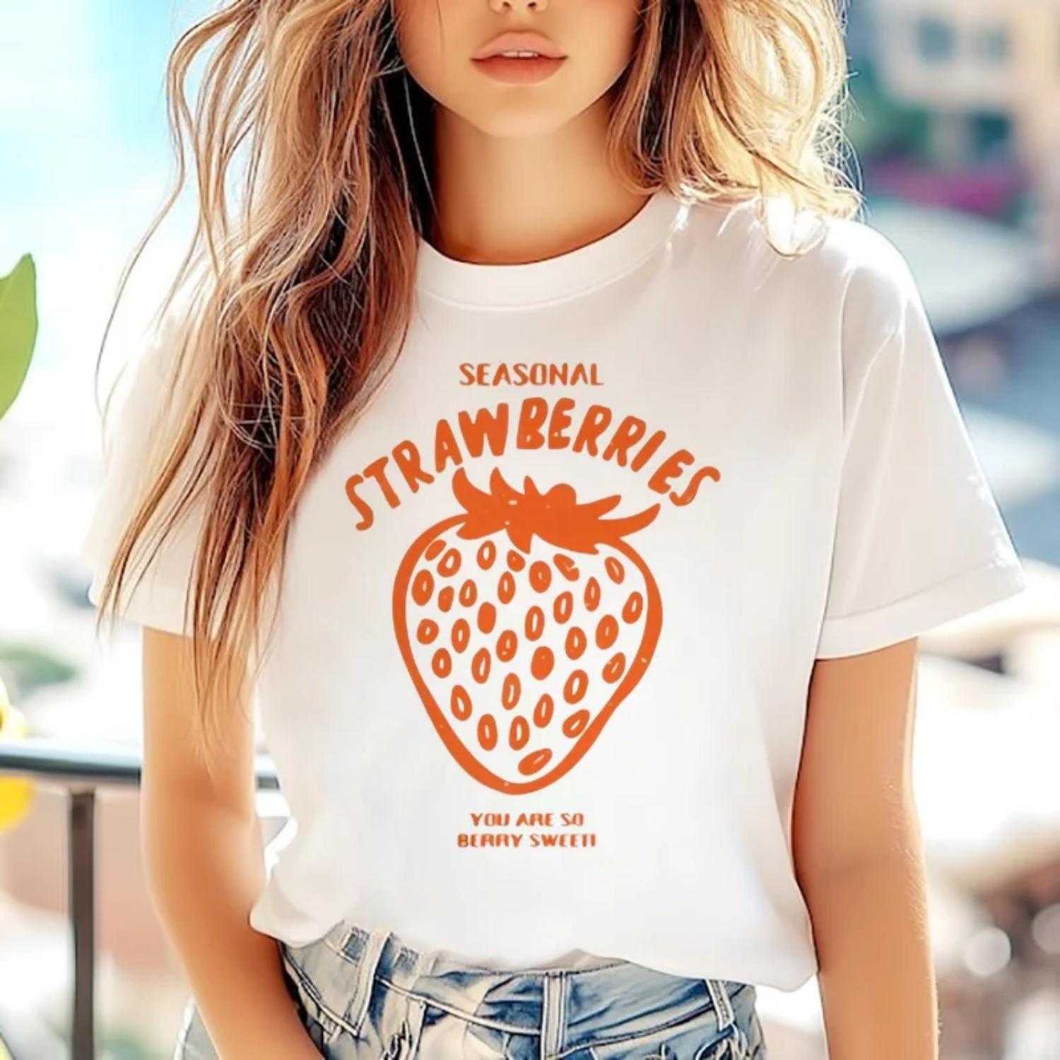 

Strawberry Pattern Cartoon Cute Printed Women s T-Shirt Summer Short Sleeved Round Neck Sweet Kawaii Women s Regular New Top XXXXXL білий