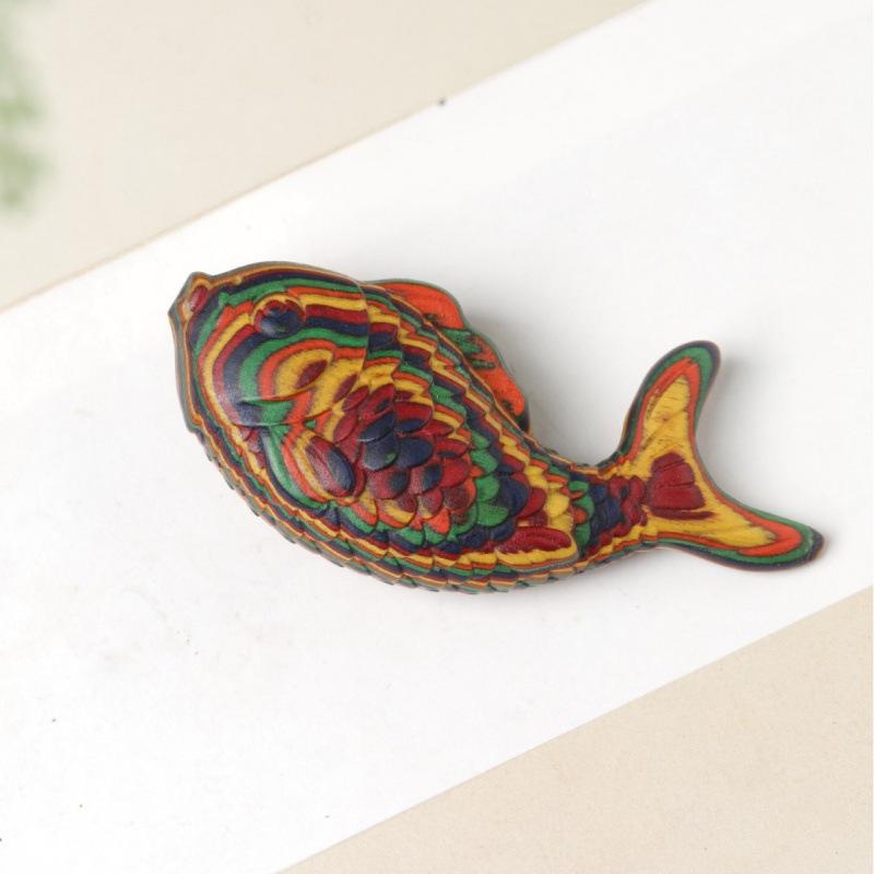 **Cute Koi Fish Carving (Yai Bai Boxwood) - Childlike Handheld Sculpture for Wealth and Fortune**