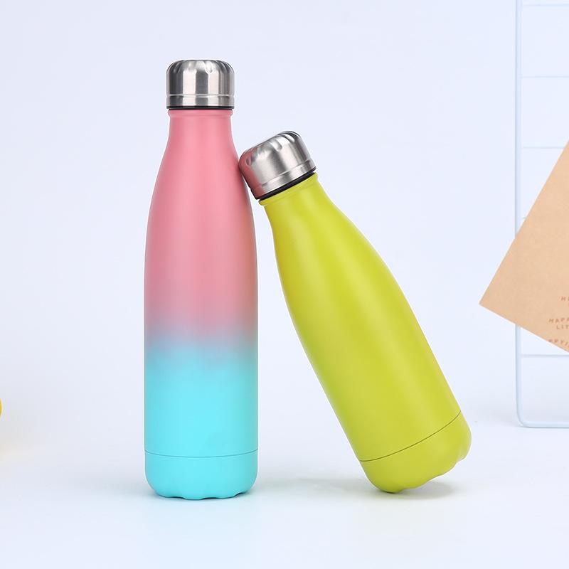 Nový vakuový hrnek z nerezové oceli 304 Dvouvrstvá vakuová gradientní láhev na colu Jednoduchá venkovní sportovní konvice