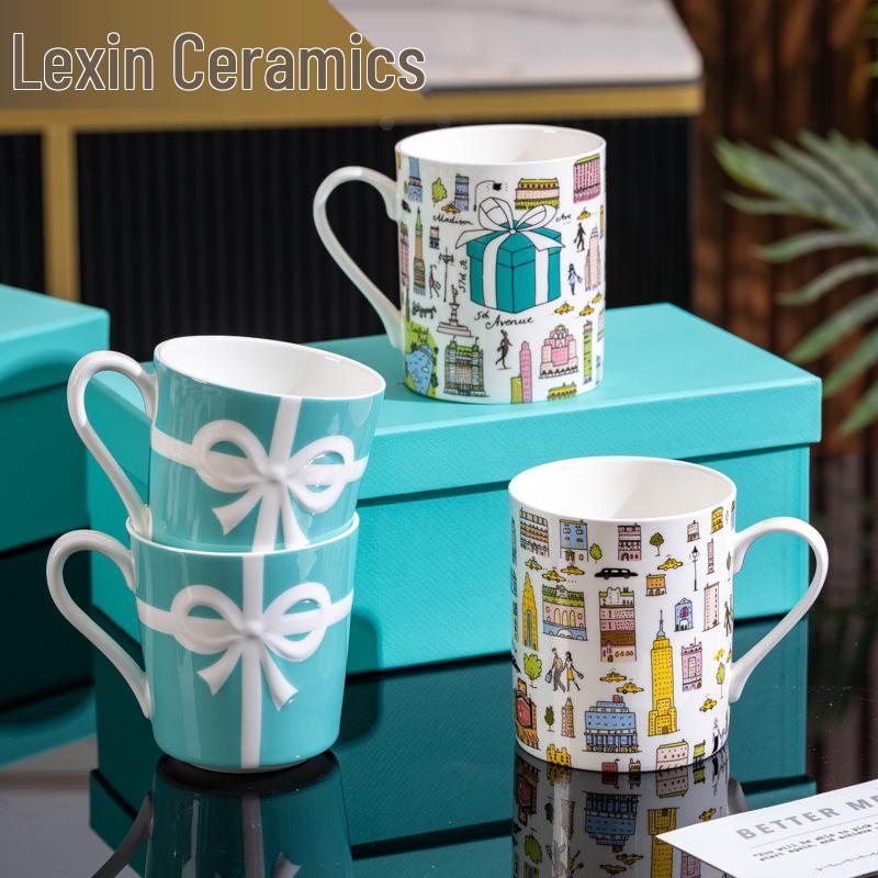 Handbemaltes High Bone China Stadtleben Blaues Tassen- und Untertassenset - Klassisches Design, Perfekt für Milch & Kaffee, Ideales Einweihungsgeschenk