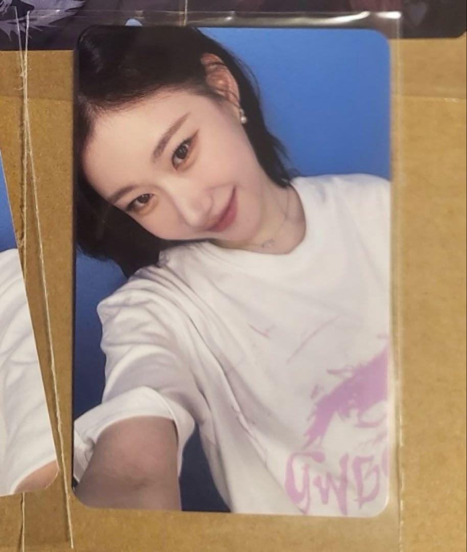 

[USED] itzy Chaeryeong GWBG Pop-Up Limited Edition T-Shirt Trading Card