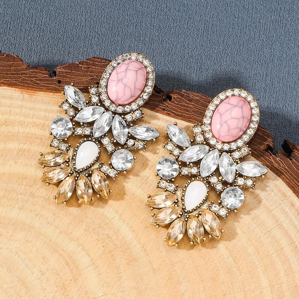 Modne kolczyki na sztyfty do biżuterii damskiej