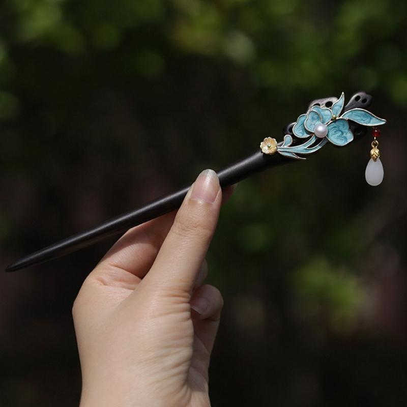 Handcrafts Wooden Hair Stick With Flower Design Elegant Ancient Hairpin For Women Traditional Chinese Hair Accessory