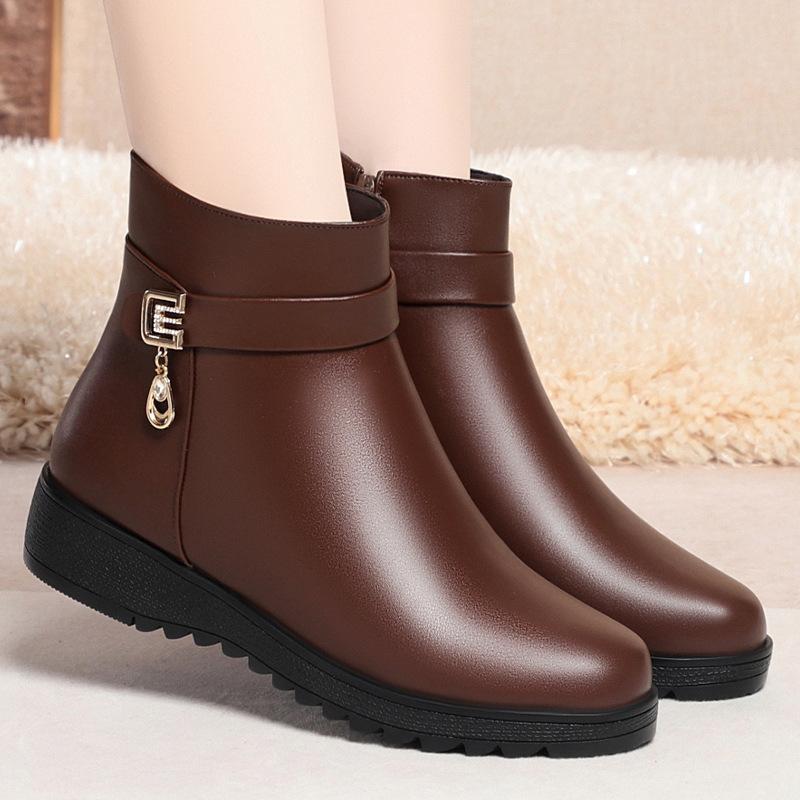 Mom Shoes Cotton Shoes, New Autumn and Winter Short Boots    and Elderly Women's Shoes Velvet Leather Shoes Martin Boots