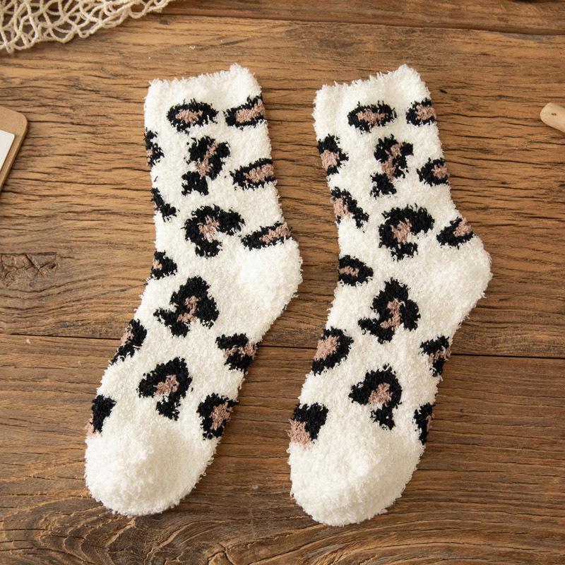 5/10 Pairs Comfortable Casual Coral Velvet Socks for Women Thickened Mid Calf Socks Cute Cow Spot Fleece Lined Floor Socks Home Warm Sleep Socks