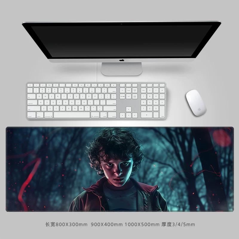 Tappetino per Mouse in Pelle di StrangerThings di Alta Qualità, Pad per Tastiera Computer Periferico, Dimensioni Grandi, Scrivania Antiscivolo Impermeabile, Pa Dcreativo Periferica TV Americana