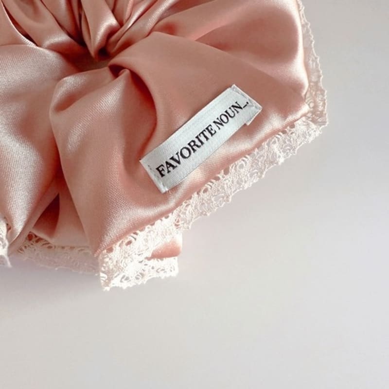 Favorite Noun Noah Scrunchies_Pink