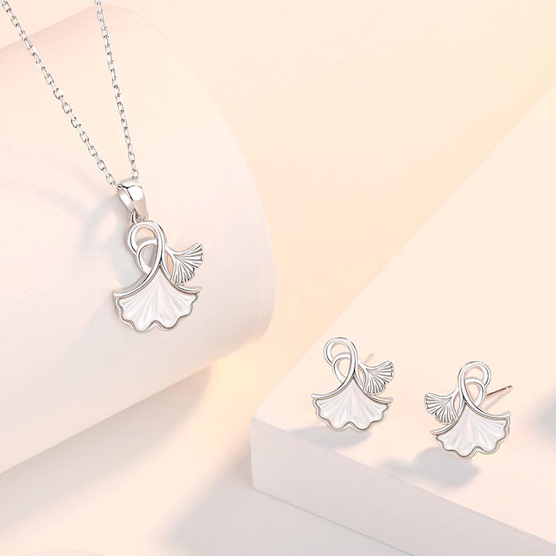 Tichia 999 Sterling Silver Apricot Shell Necklace: Women's Niche Design Clavicle Chain