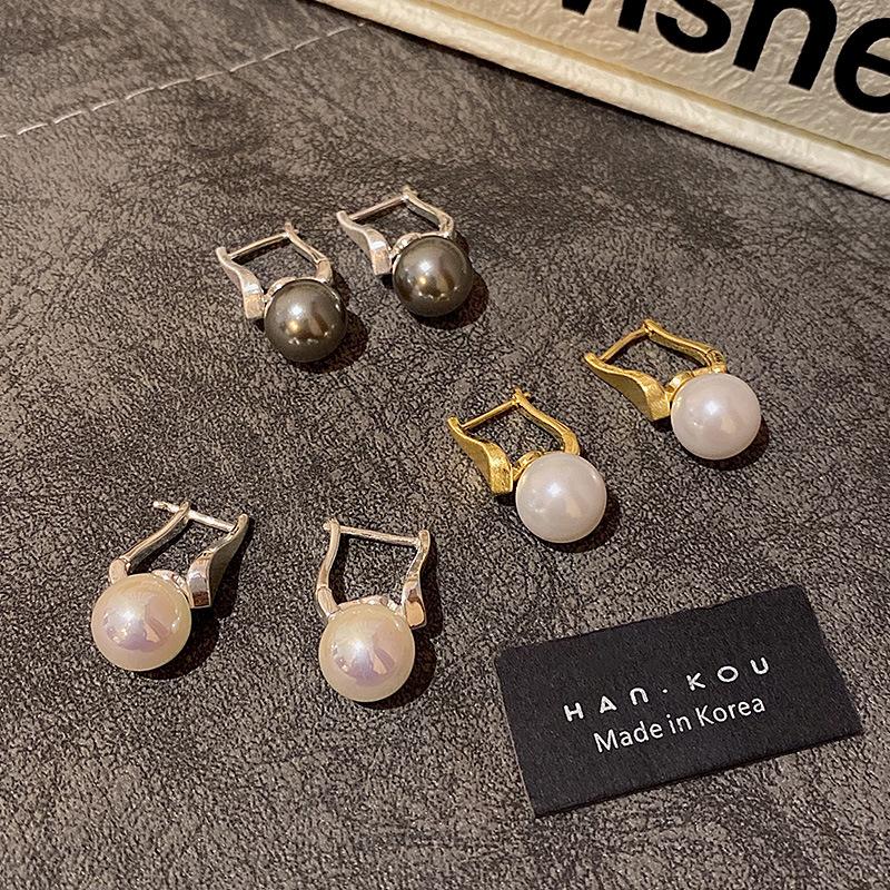 High-end color pearl ear buckle women's retro niche design real gold electroplated earrings high-end temperament earrings