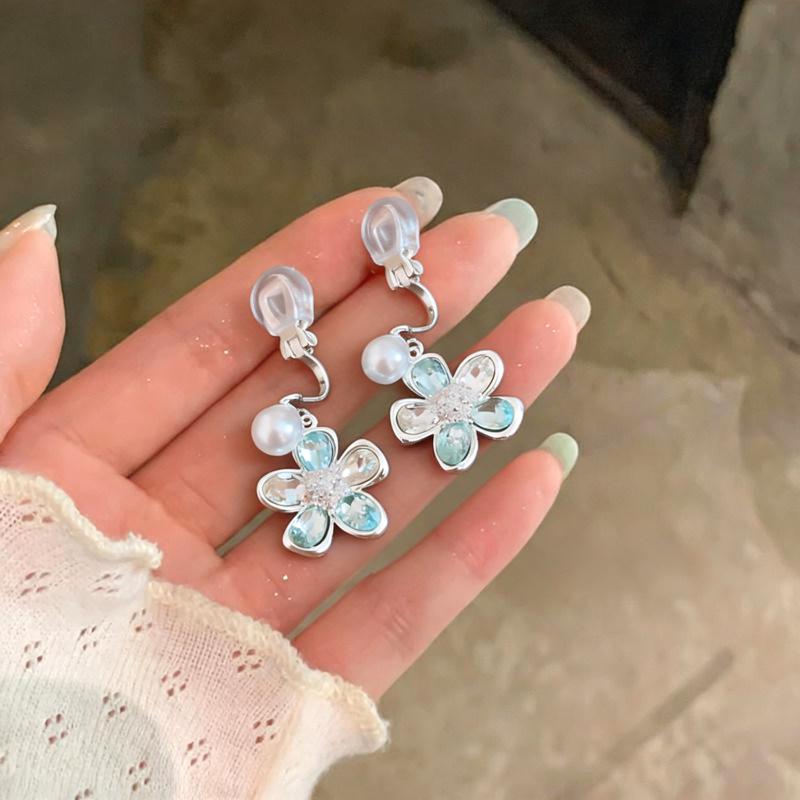 Elegant High-End Pearl Flower Stud Earrings with Diamond Inlay - Versatile and Luxurious Accessories for Women