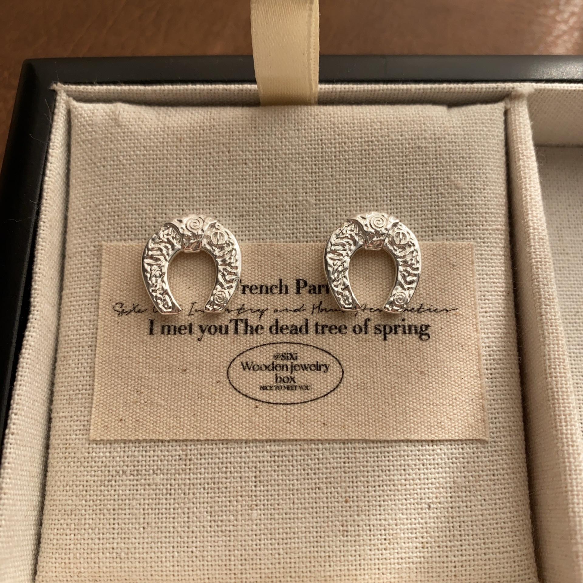 Three-dimensional exquisite metal U-shaped stud earrings French personalized temperament noble earrings