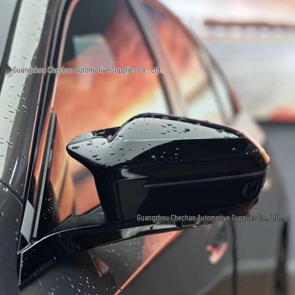 Copertura Specchietto Retrovisore a Forma di Corno in Fibra di Carbonio a Secco Compatibile con BMW Serie 5 G60 e Serie 7 G70.