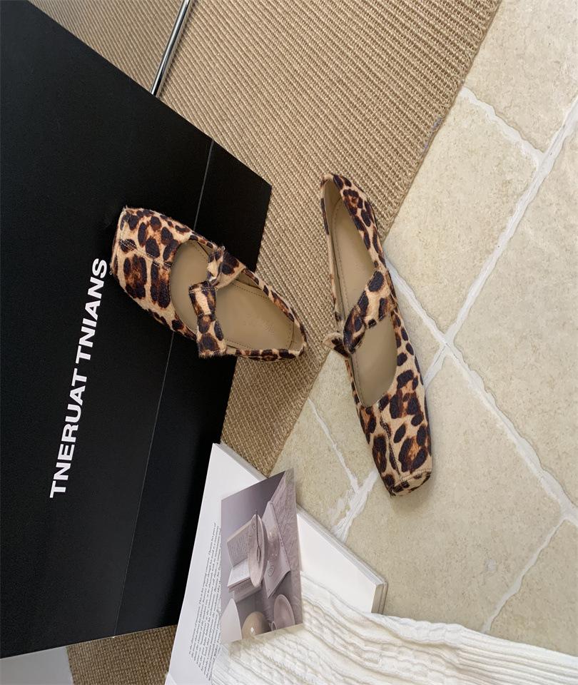 

2025 new runaway single shoes comfortable red pair of thin strap buckle ballet flat shoes flannel flat heels single shoes women 39 цветной печати леопарда