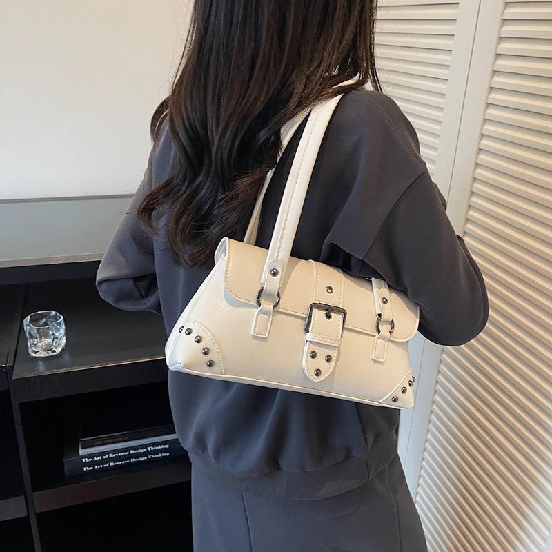 

Premium sense underarm bag women 2025 new trend fashion versatile rivet locomotive bag retro light luxury hand bag