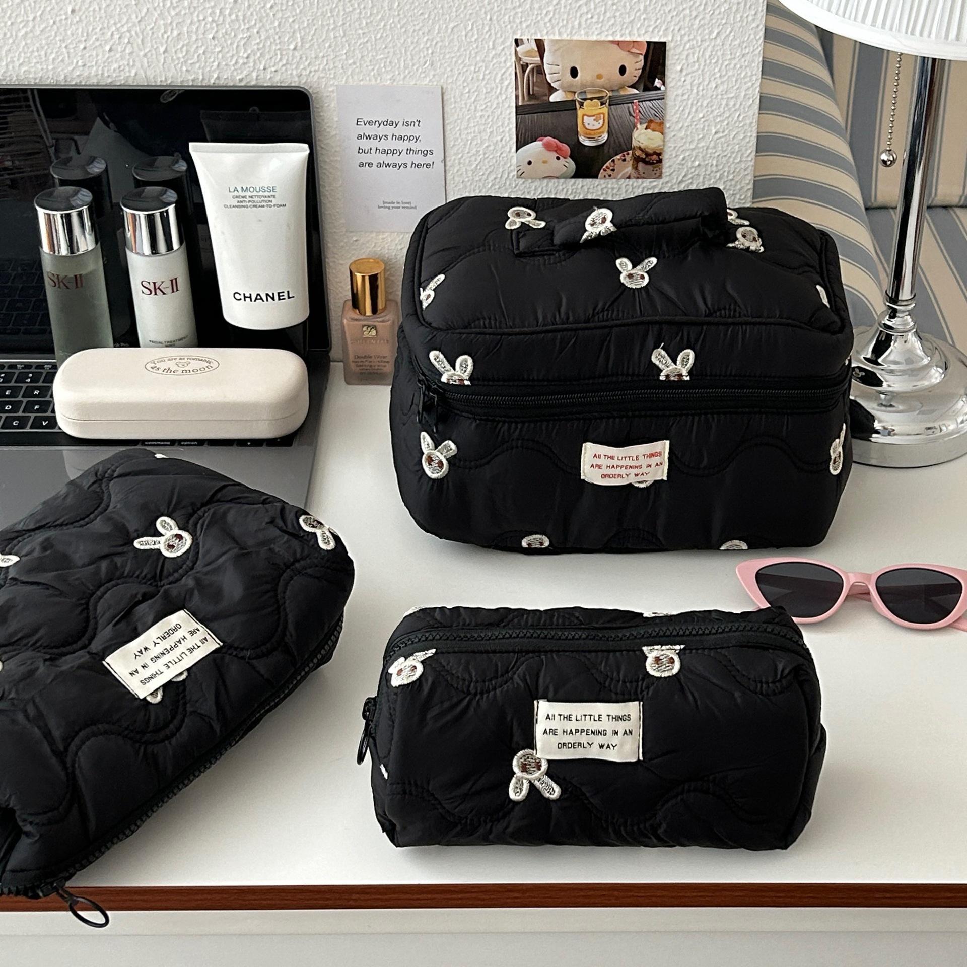 

Мягкая и милая вышитая косметичка с кроликом – портативная сумка для путешествий и хранения средств по уходу за кожей Small