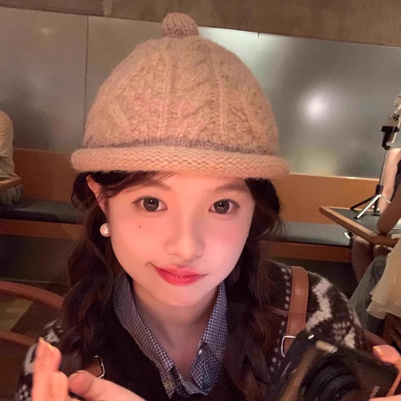 1pc Women Fashionable Beanie,Elegant Leisure Faction Portable Breathable Knitted Cap,Suitable for Vacation Travel Outdoors Wear