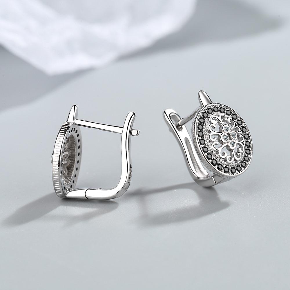 Women's European-American Style Sweet Diamond Round Earrings – Small, Stylish Accessory