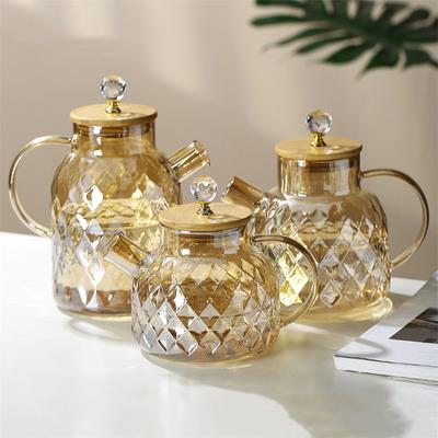 1L/1.5L/1.8L Glas Teekanne Bambusdeckel Amberfarben Diamant Kaltwasserkessel Hitzebeständige Kanne für losen Tee, Früchtetee