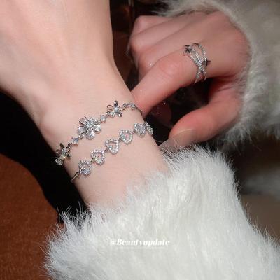 Koreanisches Zirkon Blumenherz Armband: Eleganter, Hochwertiger, Modischer Handschmuck mit Exquisite Design