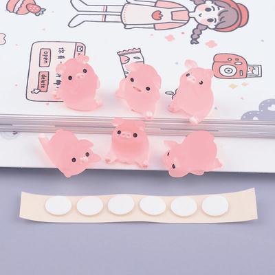 6pcs Resin Cute Glow-In-The-Dark Piggy Ornament DIY Keychain Micro-Landscaping Accessories Home Desktop Car Decoration with Tape