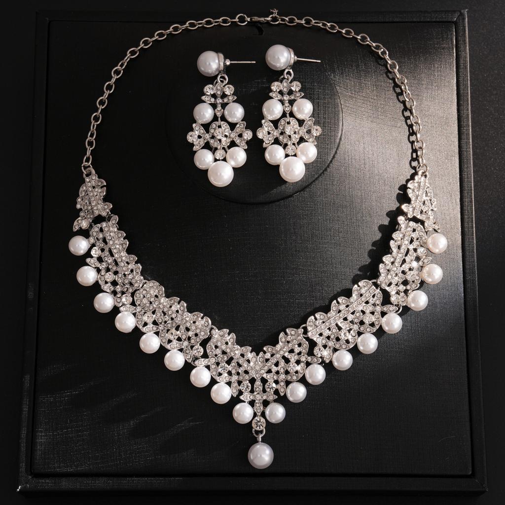 Diamond-encrusted Pearl Flower Earrings, Necklace Set, Retro Exquisite Fashion Collarbone Chain, Light Luxury High-end Necklace.