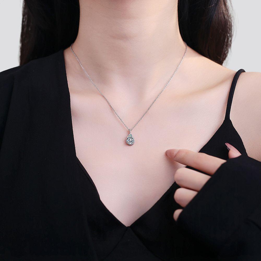 Romantic Holidays Water Drop Zircon Necklace Classic Single Teardrop Collarbone Chain Pear Pendant Necklace Female Gifts for Girlfriends