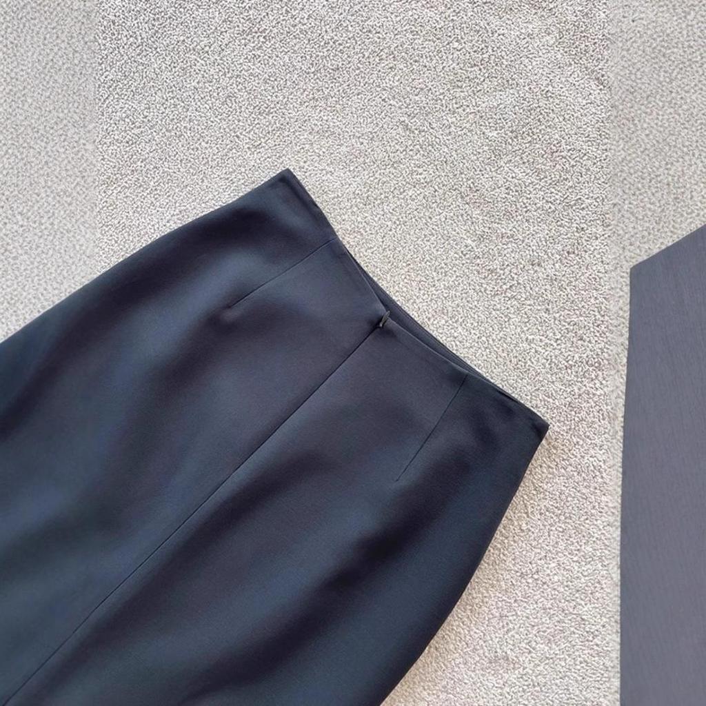 Highly Recommended: Pure Tail Slimming & Stylish Mid-Length Skirt - A Must-Have!