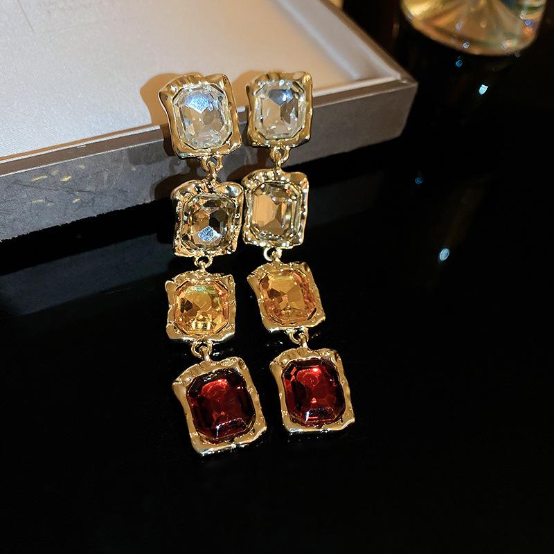 European and American Diamond-encrusted Geometric Necklaces, Retro Fashion Accessories