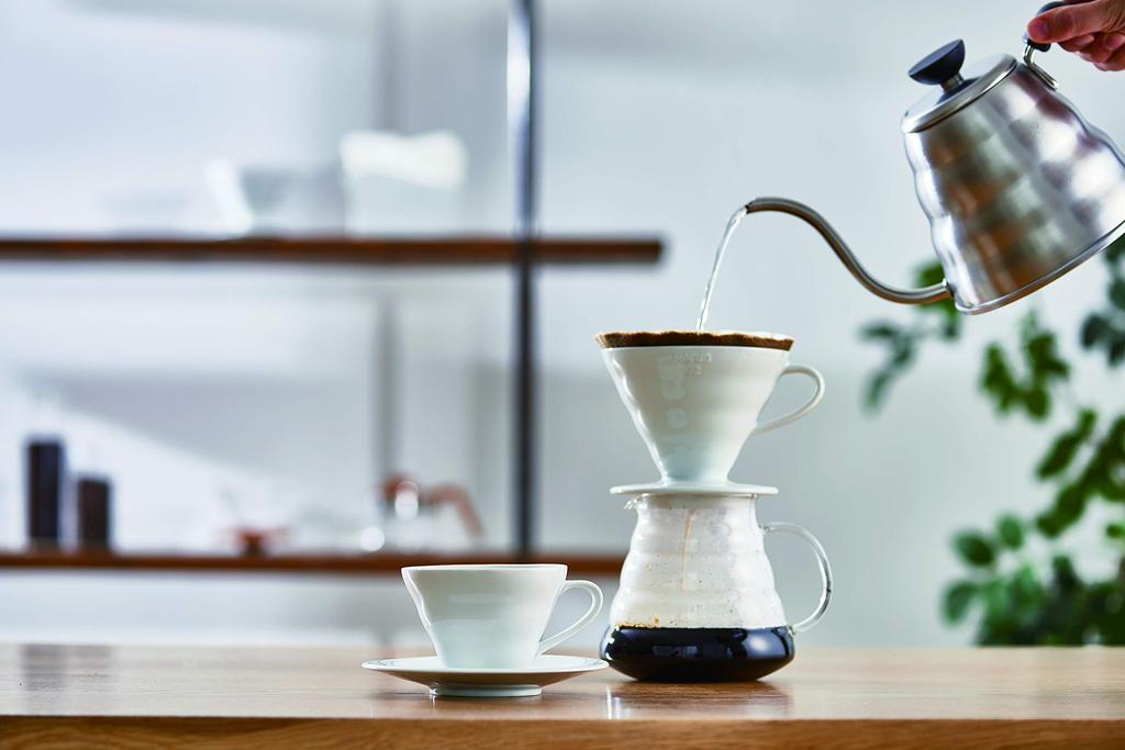 Hario V60 Transparent Dripper 02 Ceramic W Vhodné do myčky na 1-4 šálky 300ml Bílá Vyrobeno v Japonsku VDC-02W