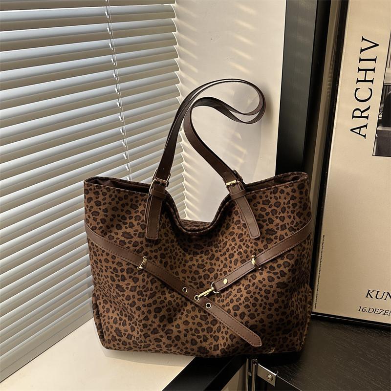 Leopard Design Handbag For Women Oversized Tote With Inner Pocket For Casual Outings