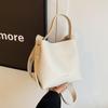 Women's Crossbody Bucket Bag with Lychee Pattern - Trendy and Versatile Handbag