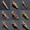 Herren Krawattennadel Kollektion: Goldene Brille, Schlüssel, Anker, Blätter, Schnurrbart, AK, Saxophon, Angelhaken, Pfeife, Kugel, Kragenclips