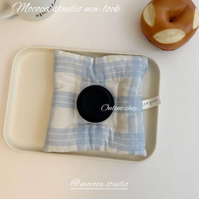 

Premium Macaron Color Magnetic Silicone Stand - Retractable Stereo Support for Desktop Viewing