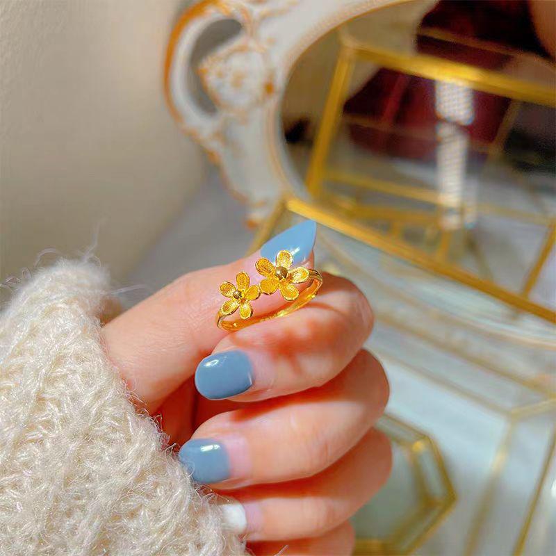 Modischer Offener Ring mit goldener Kamelienblüte für Damen