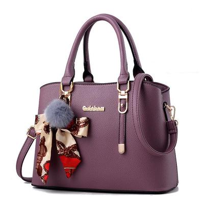 2025 Nova Bolsa Elegante de Grande Capacidade Cor Sólida PU Impermeável Bolsa Mensageiro Pingente de Pelúcia Bolsa de Ombro Simples