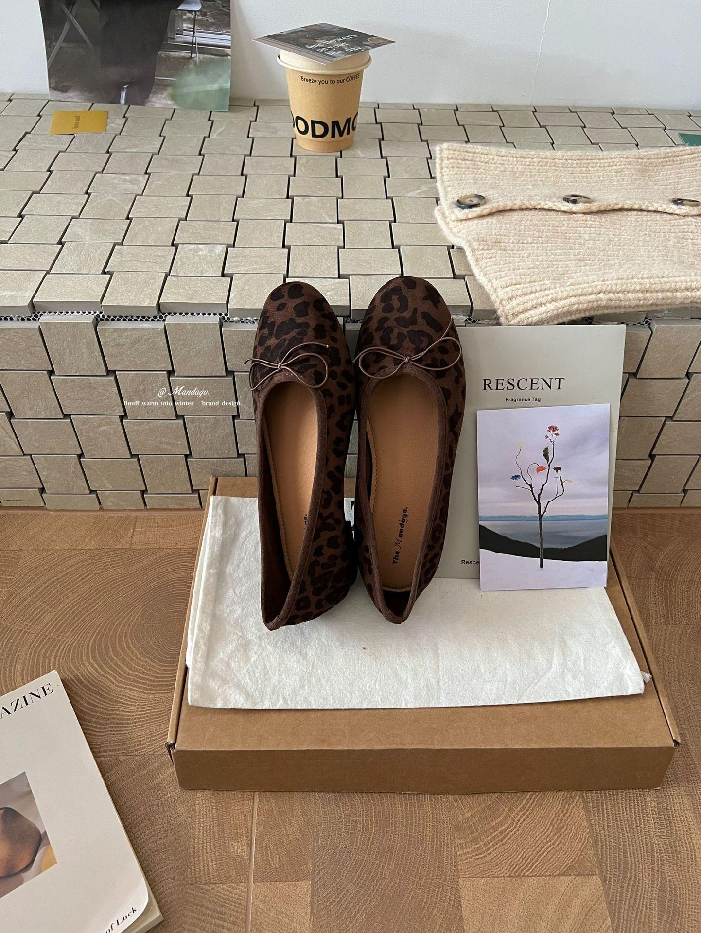 

Gentle fairy ballet single shoes 2025 French retro elegant suede bow round head light mouth soft sole evening shoes 39 цветной печати леопарда