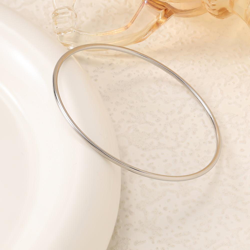 Европейско-американский полированный браслет-бангл из нержавеющей стали 2,0 мм: Тонкий женский титановый браслет