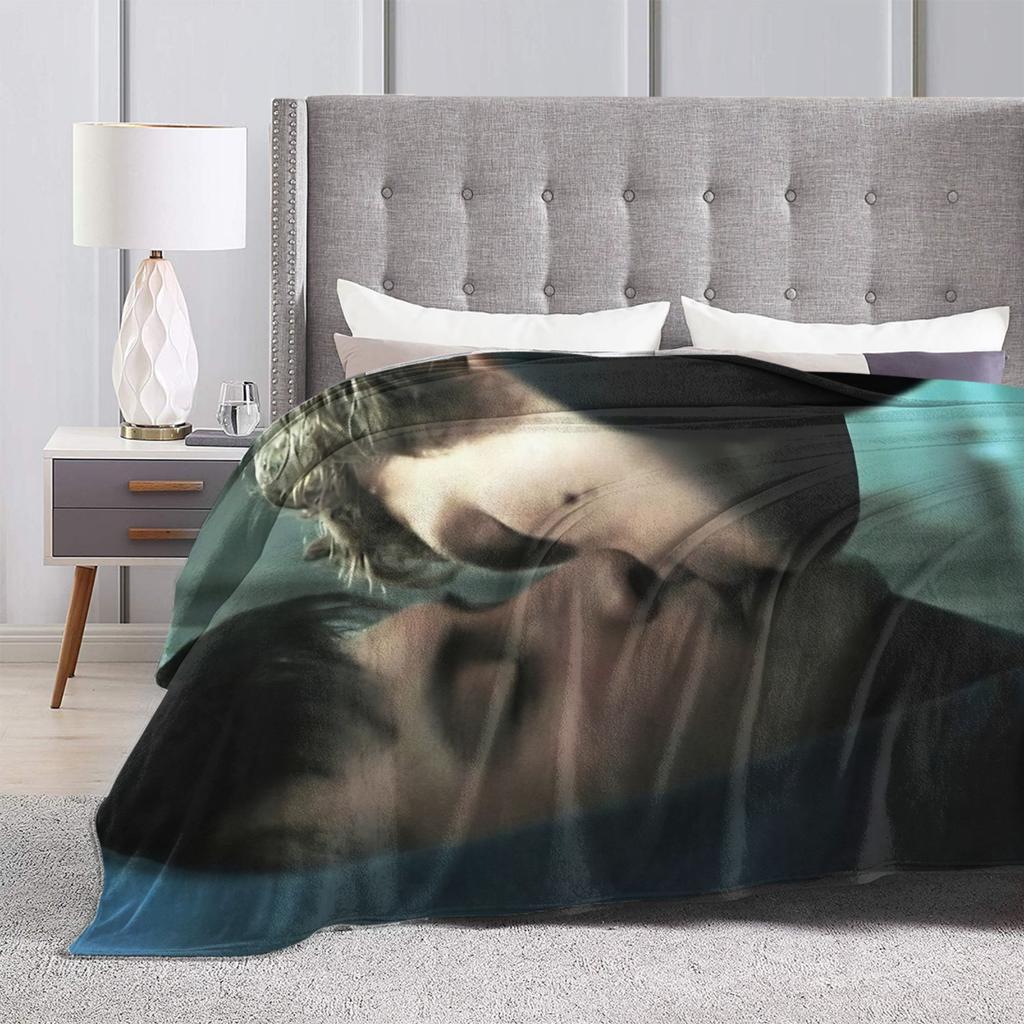 Kiss Heated Rivalry Fleece Throw Blankets Hollanov Blanket for Bed Bedroom Lightweight Bedding Throws