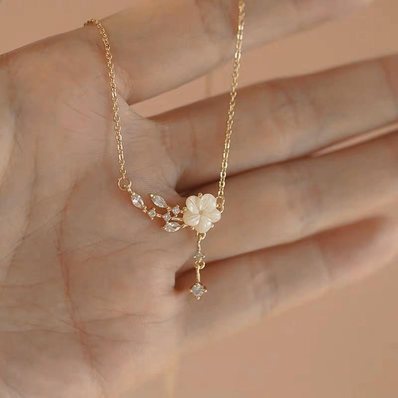 Elegant Zircon Camellia Choker Necklace for Women – French Retro Shell Flower Design Shell Camellia [Gold]