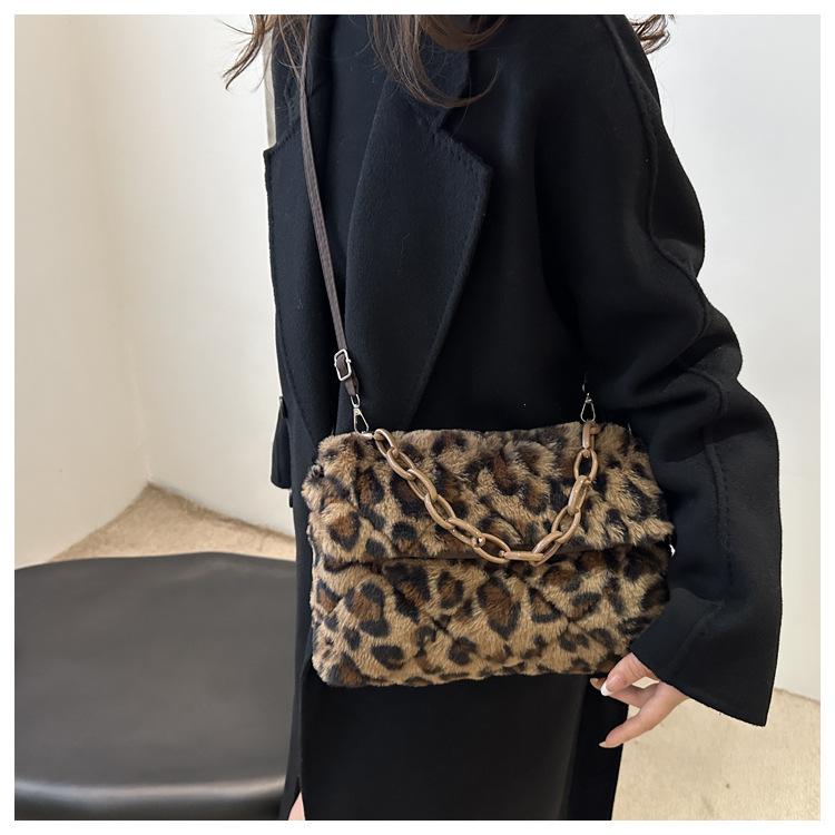 Soft Plush Faux Fur Underarm Bag for Women Trendy Single Shoulder Crossbody Purse Fashionable Daily Handheld Clutch