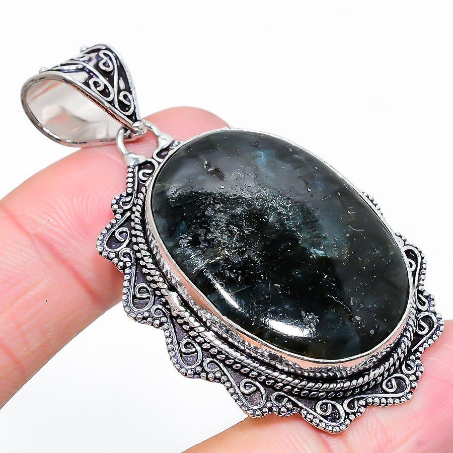 

Подвеска ручной работы из стерлингового серебра 925 пробы с натуральным ларвикитом 2,36 дюйма d1z42