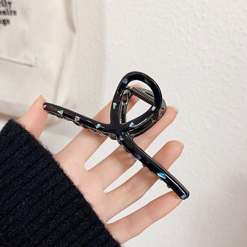 Korean Fashion Hairpin: Elegant Shark Clip for Women