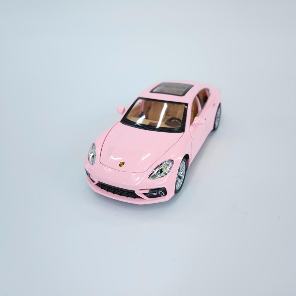 Welly 1:24 Pink Porsche Panamera Diecast Car Model