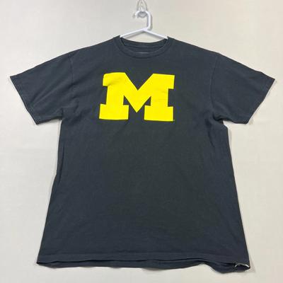 Michigan T Shirt USA College Black Section 101 Majestic Tee Mens Large L