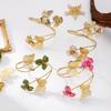 Weißer Schmetterlingsblumen-Armreif Goldfarbene Blumenmanschette Armring Vintage Spiral-Armband Geschenke