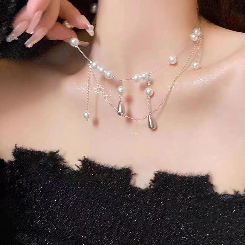 Gentle wind, high sense, water drop, fringed pearl item, metal double-layer necklace, light luxury temperament, fashion collarbone chain, neck chain.