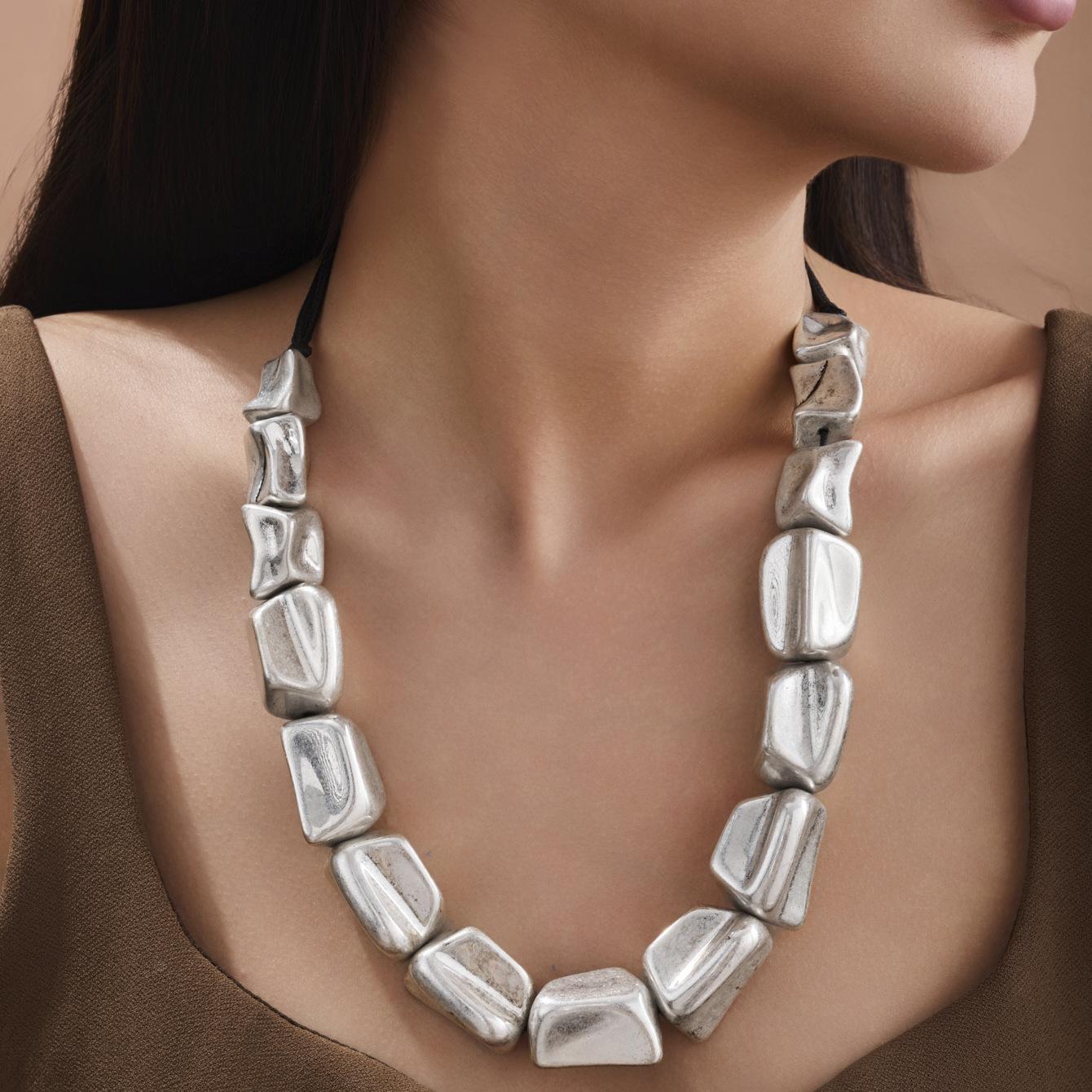 

Матовый Золотой Тяжелая Промышленность Геометрический Квадратный Плетеный Черной Нитью Преувеличенное Ожерелье Тренд Темперамент Простой Ретро Корейские Товары